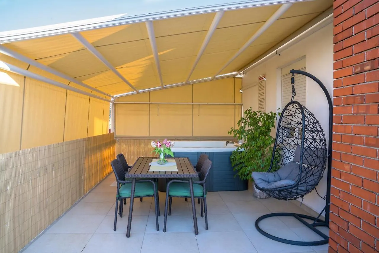 זאדאר Apartment Paula With Private Jacuzzi And Parking- Near The Beach