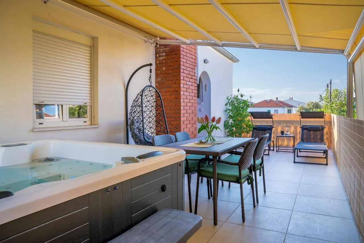 זאדאר Apartment Paula With Private Jacuzzi And Parking- Near The Beach קרואטיה