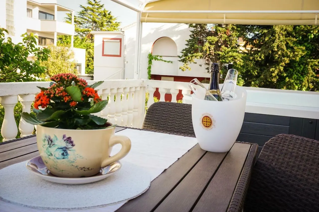Apartment Paula With Private Jacuzzi And Parking- Near The Beach Zadar