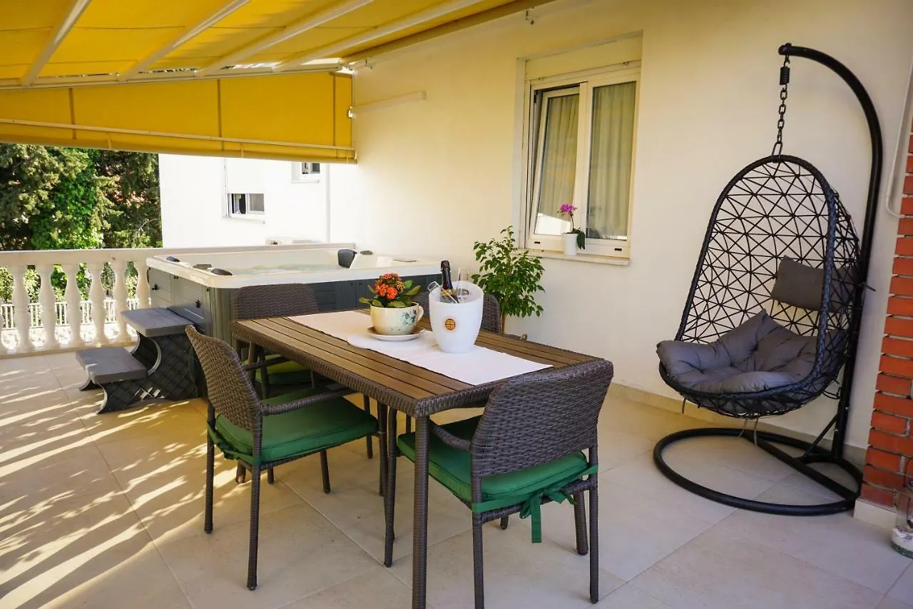 זאדאר Apartment Paula With Private Jacuzzi And Parking- Near The Beach