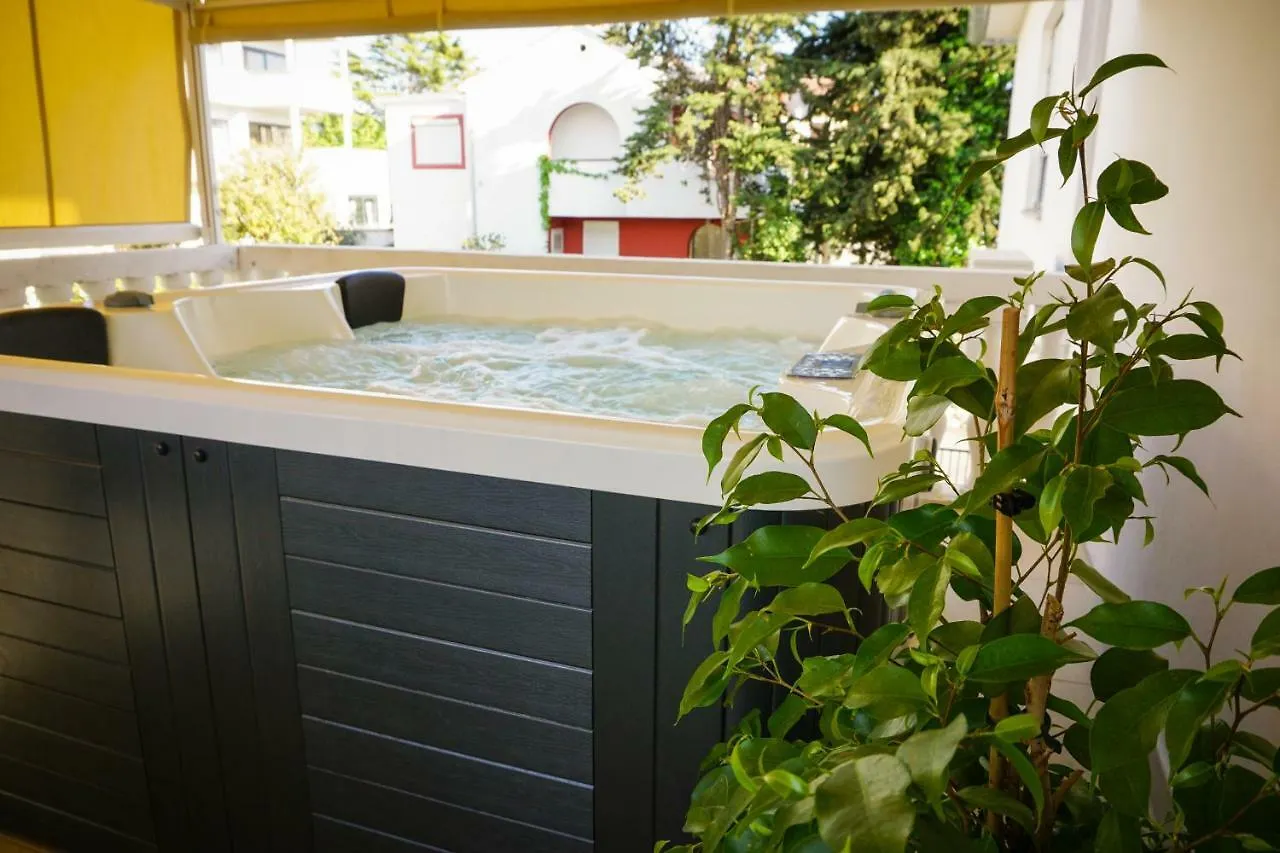 זאדאר Apartment Paula With Private Jacuzzi And Parking- Near The Beach