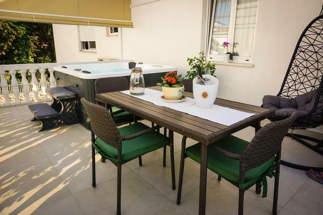 Apartment Paula With Private Jacuzzi And Parking- Near The Beach Zadar