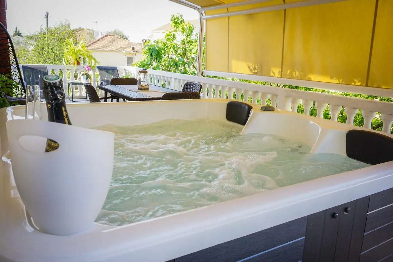 זאדאר Apartment Paula With Private Jacuzzi And Parking- Near The Beach