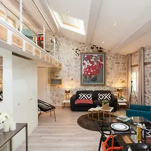 https://appartement-loft-vieil-antibes.fr-provencehotel.com