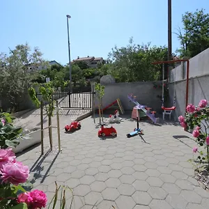 https://apartments-mrakovcic-m.primorje-gorskikotar.com