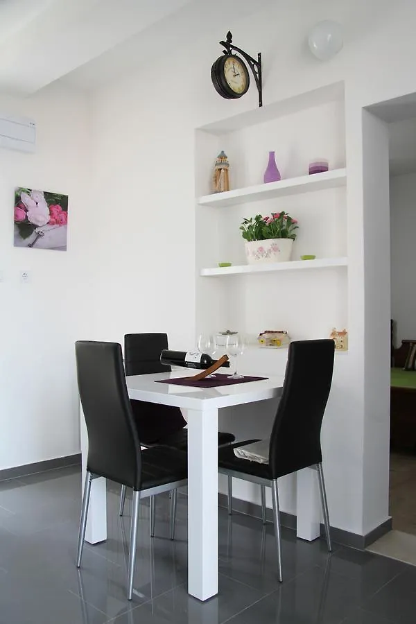 Apartment Paula With Private Jacuzzi And Parking- Near The Beach Zadar