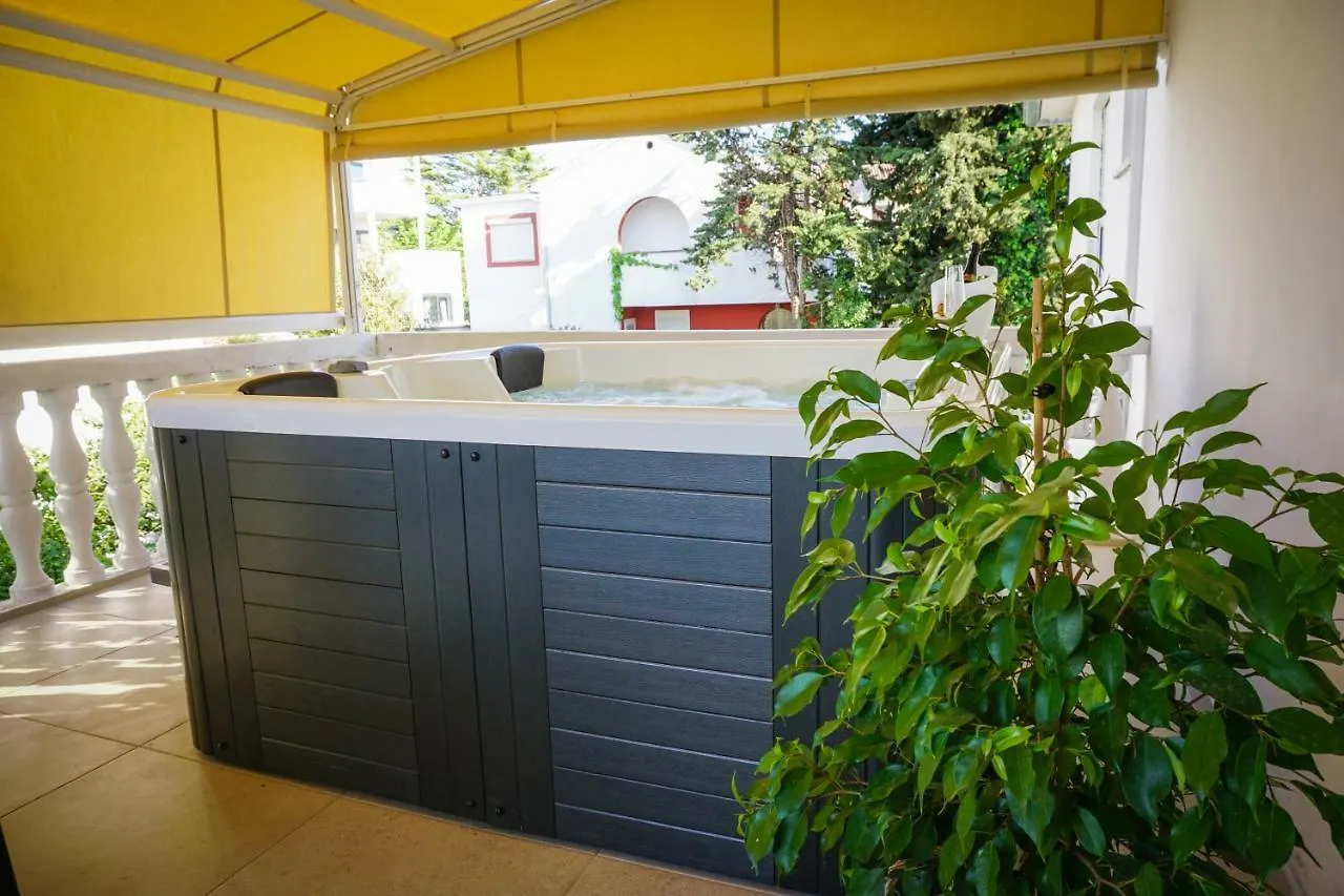Apartment Paula With Private Jacuzzi And Parking- Near The Beach Zadar