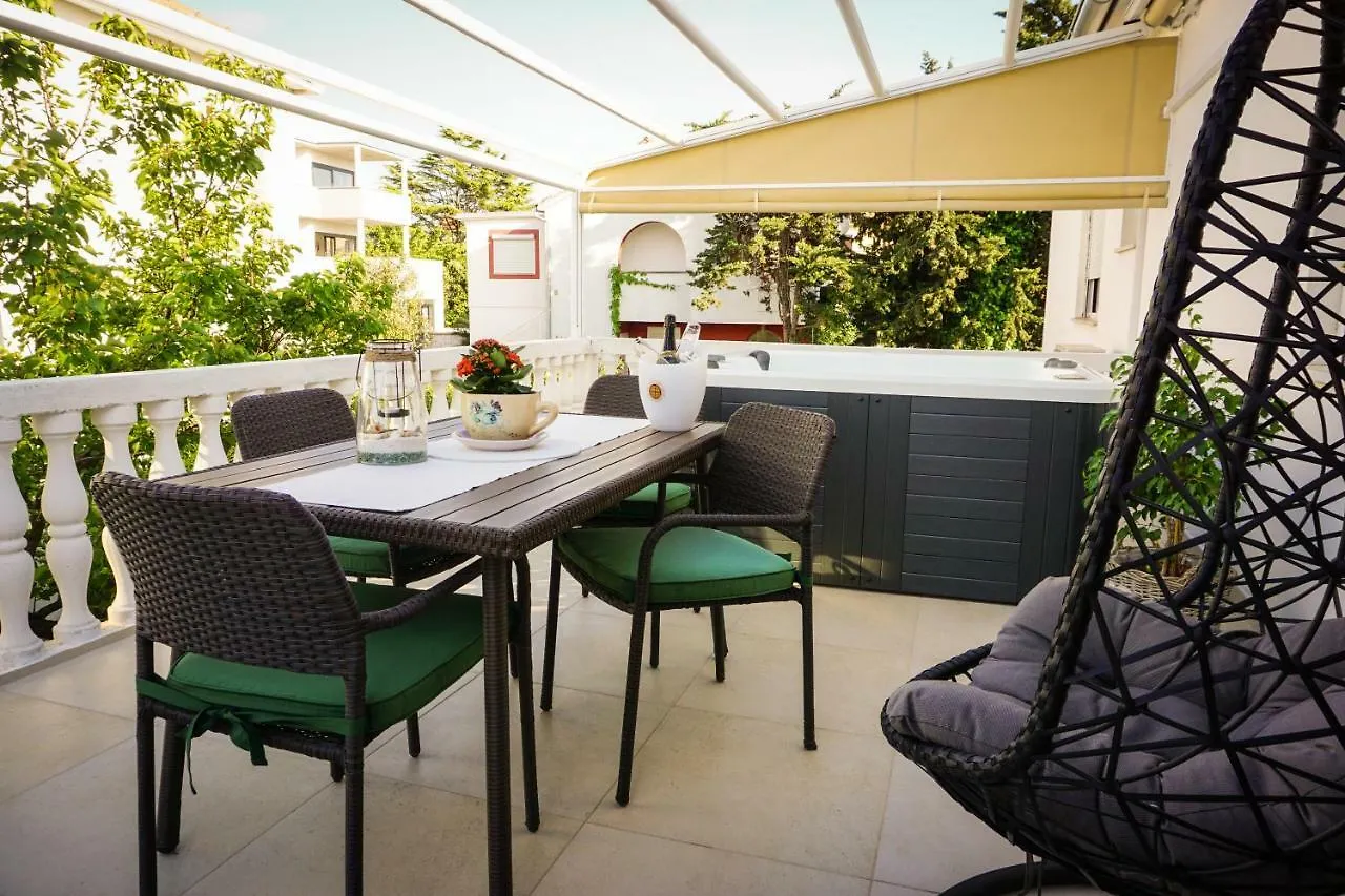 Apartment Paula With Private Jacuzzi And Parking- Near The Beach Zadar