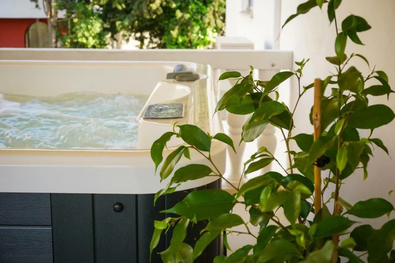 Apartment Paula With Private Jacuzzi And Parking- Near The Beach Zadar