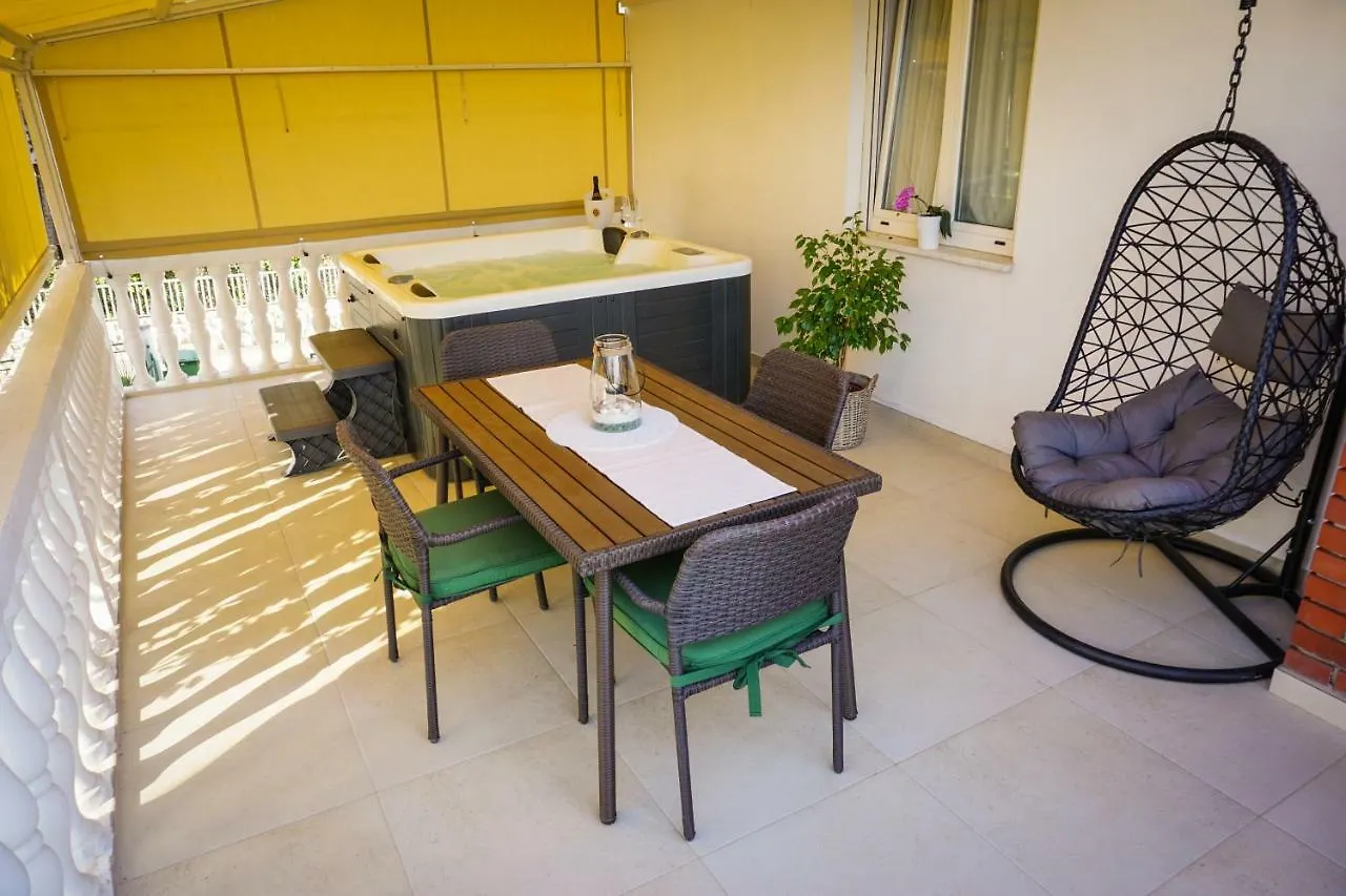 Apartment Paula With Private Jacuzzi And Parking- Near The Beach Zadar