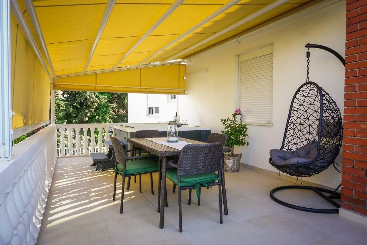 Apartment Paula With Private Jacuzzi And Parking- Near The Beach Zadar 0*,  Kroatien