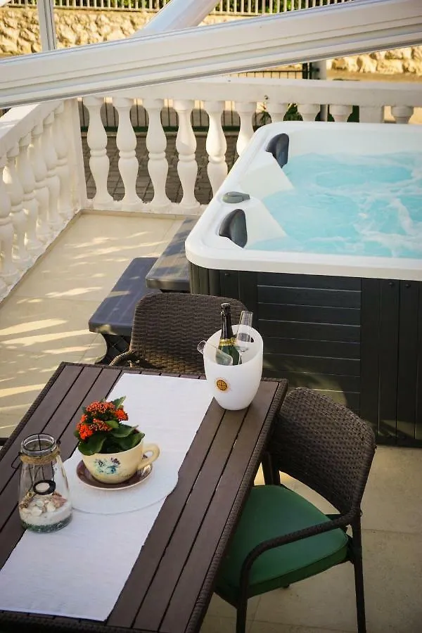 Apartment Paula With Private Jacuzzi And Parking- Near The Beach Zadar