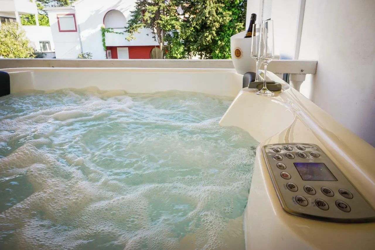 Apartment Paula With Private Jacuzzi And Parking- Near The Beach Zadar 0*,  Kroatien