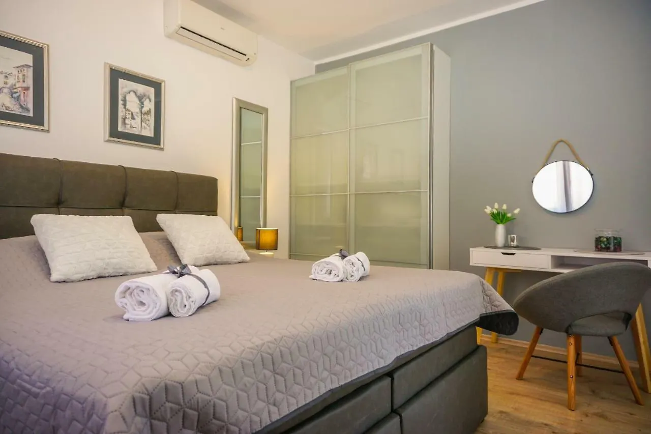 Apartment Paula With Private Jacuzzi And Parking- Near The Beach Zadar