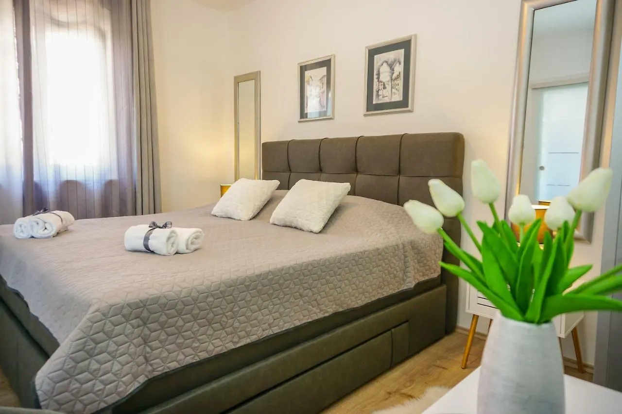 Apartment Paula With Private Jacuzzi And Parking- Near The Beach Zadar 0*,