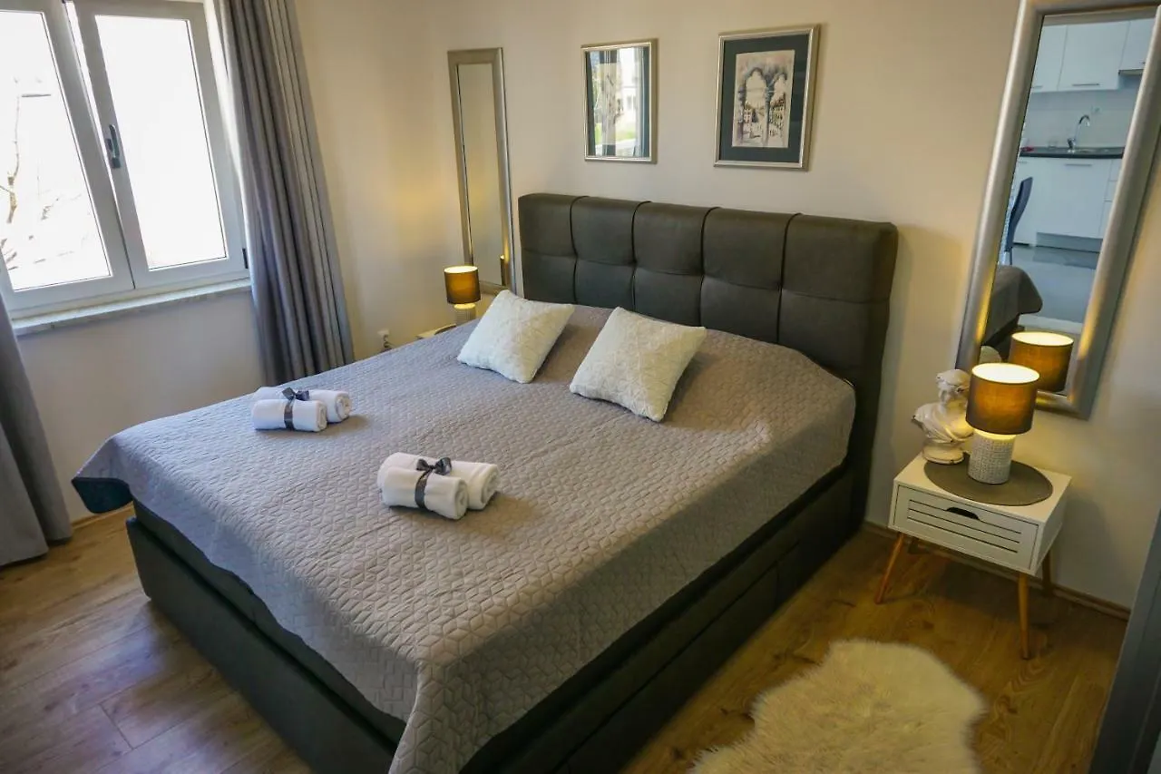 Apartment Paula With Private Jacuzzi And Parking- Near The Beach Zadar 0*,