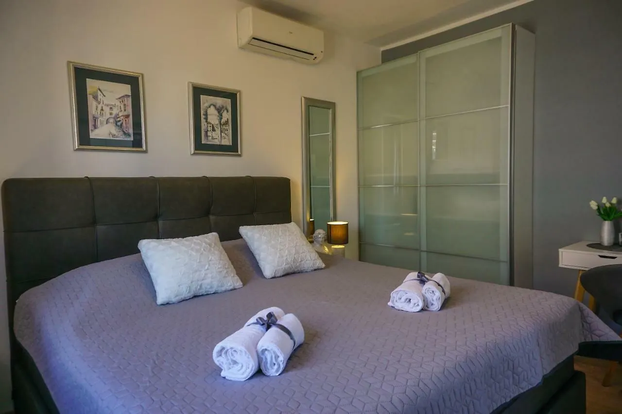 Apartment Paula With Private Jacuzzi And Parking- Near The Beach Zadar